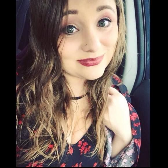 Meet your Posher, Heather - Picture 1 of 1